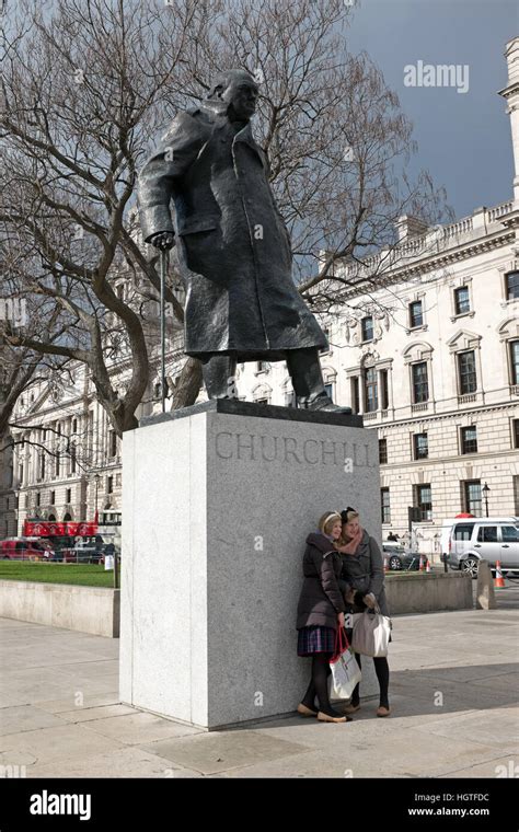 Statue Of Winston Churchill London Stock Photo Alamy