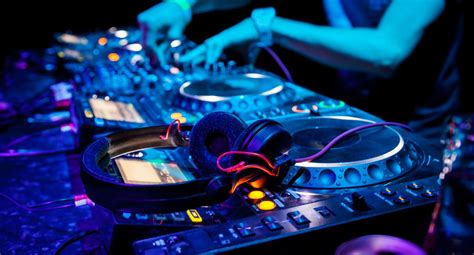 Overview Of Electronic Dance Music History Genres And Djs In The Usa