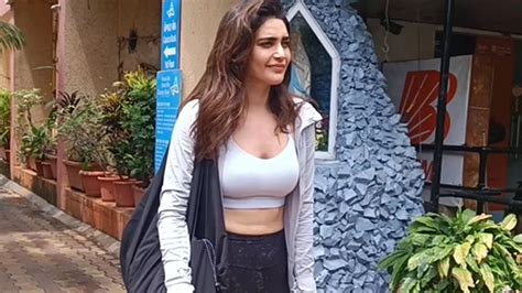 karishma tanna flaunts her toned midriff as she gets clicked outside gym in bandra