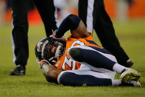 Nfl Says Concussions Were Way Up In 2015 Cbs News