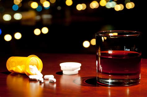 6 Useful Tips To Avoid Mixing Alcohol With Drugs This Holiday Season