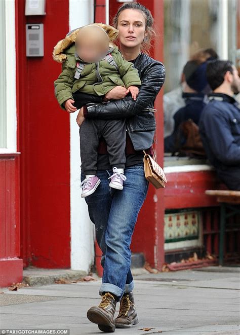 Keira Knightley Runs Errands With Daughter Edie 15 Months In London Daily Mail Online