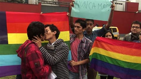 In Peru Gay Couples Kiss To Protest Media Censorship