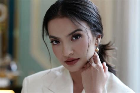 Raline Shah Posting Foto Rebahan Di Ranjang Nitizen Jadi Halu