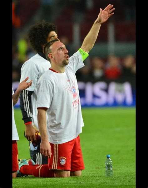 Vidéo Franck Ribéry Salue Les Supporters Après La Victoire Du Bayern
