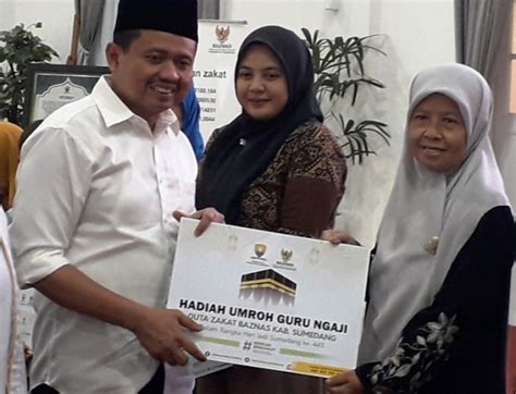 Pemkab Siti Guru Tpa Bahagia Diberi Hadiah Umroh Gratis