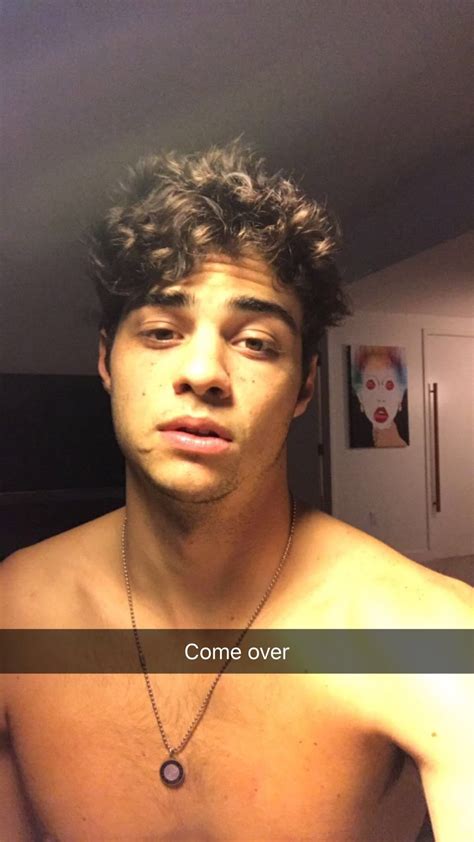 Famosos Desnudos Noah Centineo