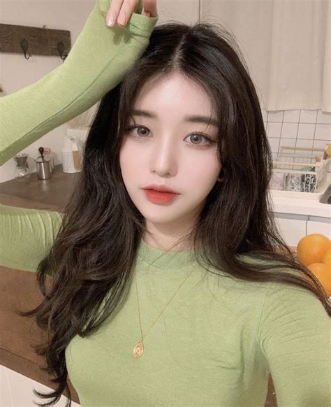 ulzzang fei zhu liu에 있는 99님의 핀 2023 예쁜 여자 얼굴 헤어스타일 여자 그림