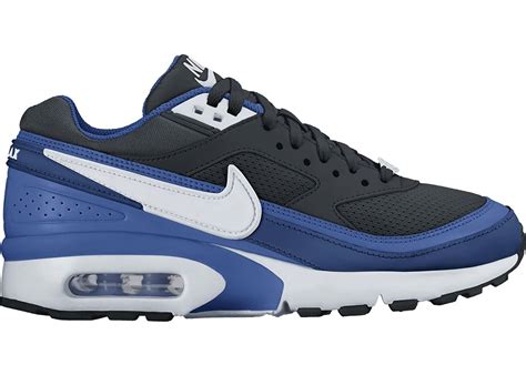 The air classic bw has received the superman treatment with a bold royal blue/red/yellow color scheme and even an n crest logo on the tongue label. Nike Air Max BW Black White Game Royal (GS) - 820344-002