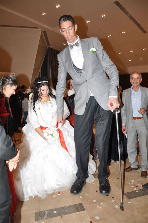 Nice Day For A Height Wedding World S Tallest Man Finds Love With