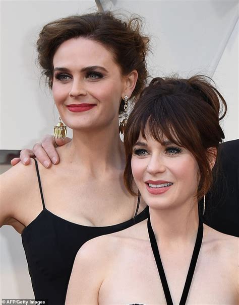 Zooey And Emily Deschanel Turn Heads On Oscars Red Carpet Daily Mail Online