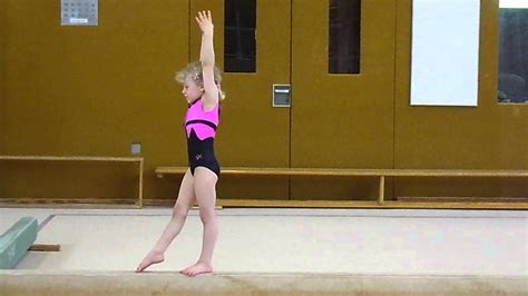 Alina 6 Jahre Erster Bogengang Auf Dem Balken Turnen Gymnastics