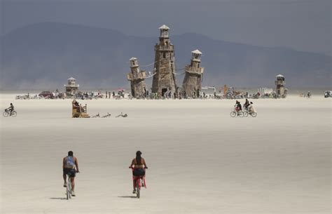 Tens Of Thousands Gather In Nevada Desert For Burning Man Photos Kval