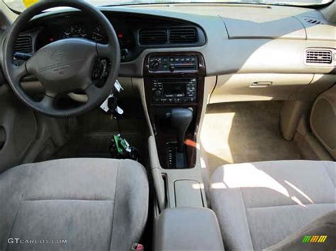 Tan Interior 1998 Nissan Altima Xe Photo 42837714