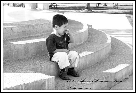 Niño Niño De Choapa Llorando En La Plaza Alfonso Maturana Flickr