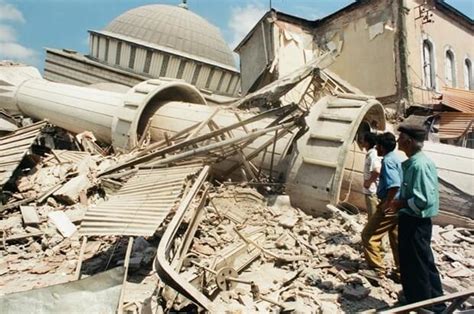 Rektör turgut'tan 17 ağustos depremi yıldönümü mesajı. Türkiye'nin Acı Günü 17 Ağustos Depremi | İnşaat Haber