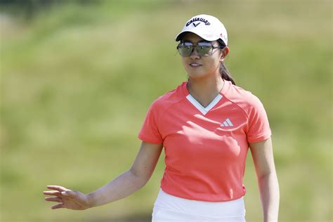 Golf Fans In Awe Of Rose Zhangs Accidental Trick Shot The Spun What
