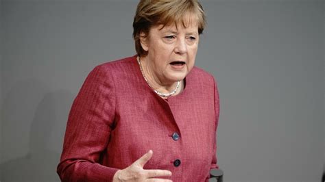 Angela Merkel Corona Astrazeneca Erste Dosis Der Impfung Für Die