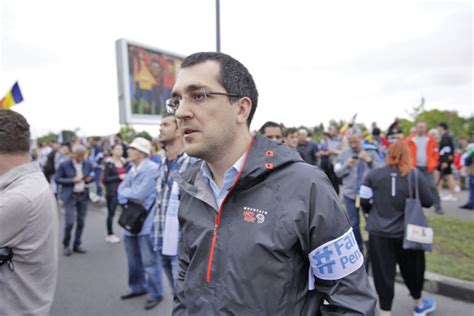 Candidatul plus pentru primăria capitalei, vlad voiculescu, a declarat, marţi, că îl va susţine pe nicuşor dan dacă acesta din urmă ar câştiga alegerile din cadrul alianţei usr plus. Vlad Voiculescu s-a facut si procuror | national.ro