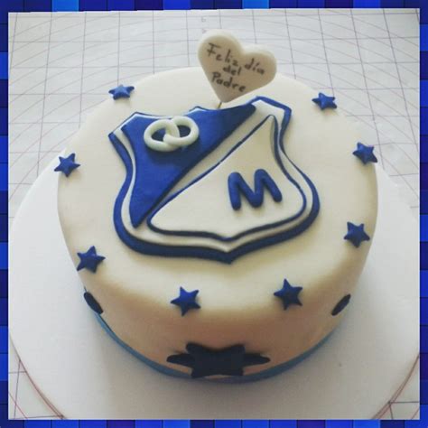 Si bien su presentación no es la mejor en el primer tiempo, con este empate atlético nacional está llegando parcialmente a seis puntos, que le sirven para. Torta equipo de fútbol millonarios | Torta de cupcakes ...