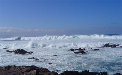 Filehookipa Beach Huge Waves 2 Wikimedia Commons