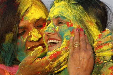 Holi Festival 2014 How The Festival Of Color Is Celebrated Worldwide Photos