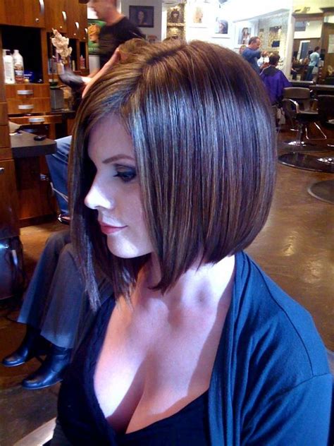 Short hairstyles are trending in salons this season because of their edgy appeal. Top 9 Hairstyles for Diamond Shaped Faces | Styles At Life