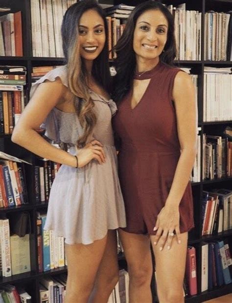 55 Mothers And Daughters Who Look So Much Alike Its Uncanny