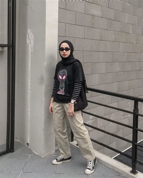 Pin By Carina Zainatul On Outfit Inspiration In 2020 Street Hijab Fashion Hijabi Outfits