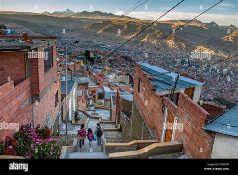 El Alto En El Fondo Una Vista Panorámica De La Ciudad De La Paz Y