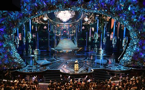 This Years Oscars Set Is Sparklier Than Ever—and Twitter Was Quick To