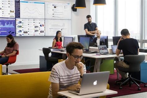 Vous voilà enfin bachelier et fier de votre réussite ! Quelles études pour devenir « community manager ...
