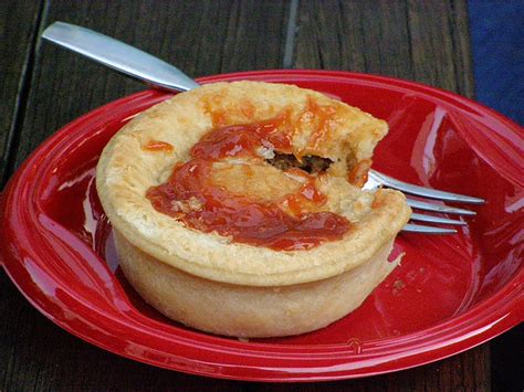 How To Make An Awesome Aussie Meat Pie Recipe Australian Meat Pie