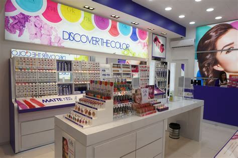 DISEÑO DE TIENDAS DE COSMÉTICOS Diseño de Locales Comerciales Muebles