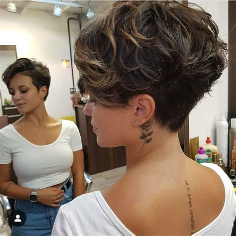 The messy curls are a lot to take in but look adorable when managed with care. 10 Feminine Pixie Haircuts Ideas for Women - Short Pixie ...