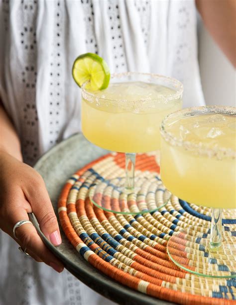 How To Make A Perfect Margarita Classic Cocktail Recipes Classic Margarita Perfect Food