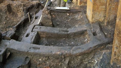 In Pictures Londons Deepest Roman Excavation Finds Bbc News