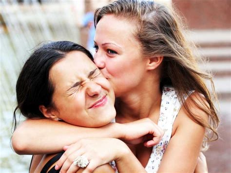Rüyada Eski Bir Arkadaşı Görmek - RuyaTabirleri.com