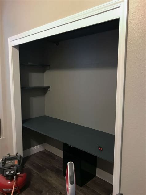 Desks in closets can make a perfect & private home office. DIY Closet Desk | Fall One Room Challenge | Week 2 - The ...