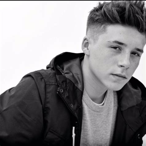 Brooklyn beckham banned from socializing with the kardashians! Brooklyn Beckham... tras los pasos de David Beckham como ...