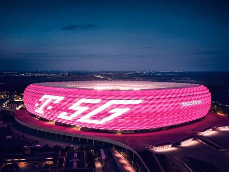 Aktuelle nachrichten, informationen und bilder zum thema allianz arena auf süddeutsche.de. Allianz Arena erstrahlt in Magenta - Stadionwelt