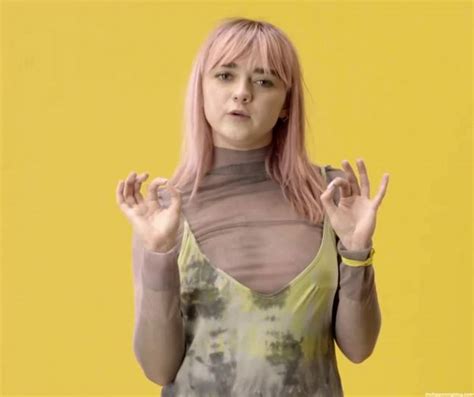 Maisie Williams Nip Slip GIFs 视频