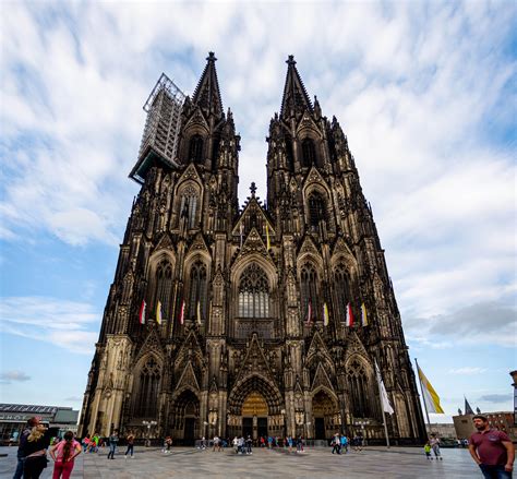 They all move pretty slowly. Guide to the Cologne Cathedral in Germany