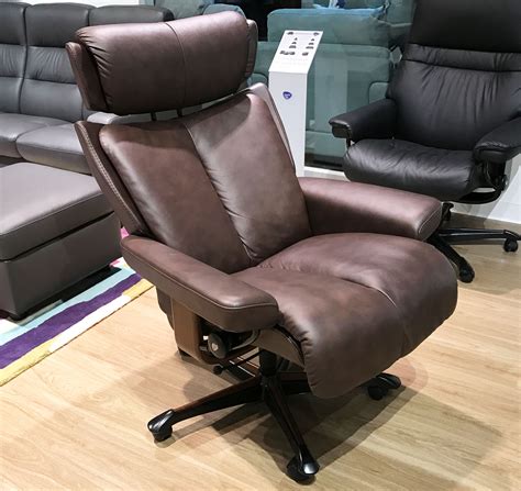 This leather office chair meets the industry standards in terms of safety and durability. Stressless Magic Paloma Chocolate Leather Office Desk ...