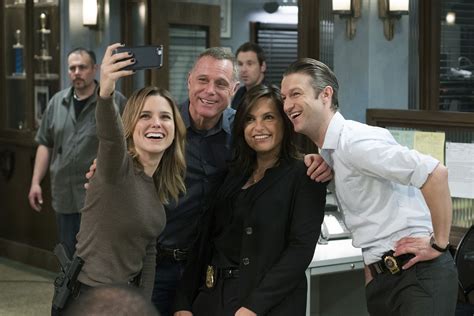 Warren Leight Teases ‘SVU’ Crossover Event with ‘Chicago Fire’ & ‘P.D