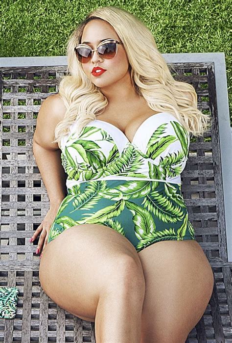 20 gorgeous beachwear outfits for plus size ladies this year