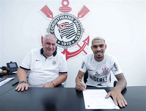 Corinthians oficializa as contratações de Matheuzinho, Igor Coronado e