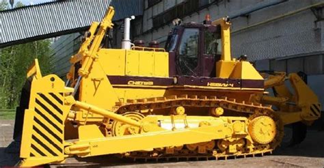 Biggest dozers bulldozer caterpillar dozer cat machines heavy worlds equipment iseekplant working operator compiled ve list wolrds. 10 Models Of The World's Largest Bulldozer ~ MegaMachine