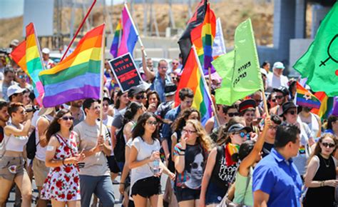 אלפי אנשים ונשים הצביעו השנה ובחרו לשים את הקהילה הביסקסואלית כנושא השנתי של אירועי הגאווה. N12 - לאחר החלטת בג"ץ: מצעד הגאווה בבאר שבע בוטל ...