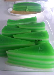 Kue lapis menjadi makanan yang disukai karena memang rasanya yang enak tak heran jika peminatnya juga sangat tinggi. Cara Membuat Resep Lapis Tepung Kanji